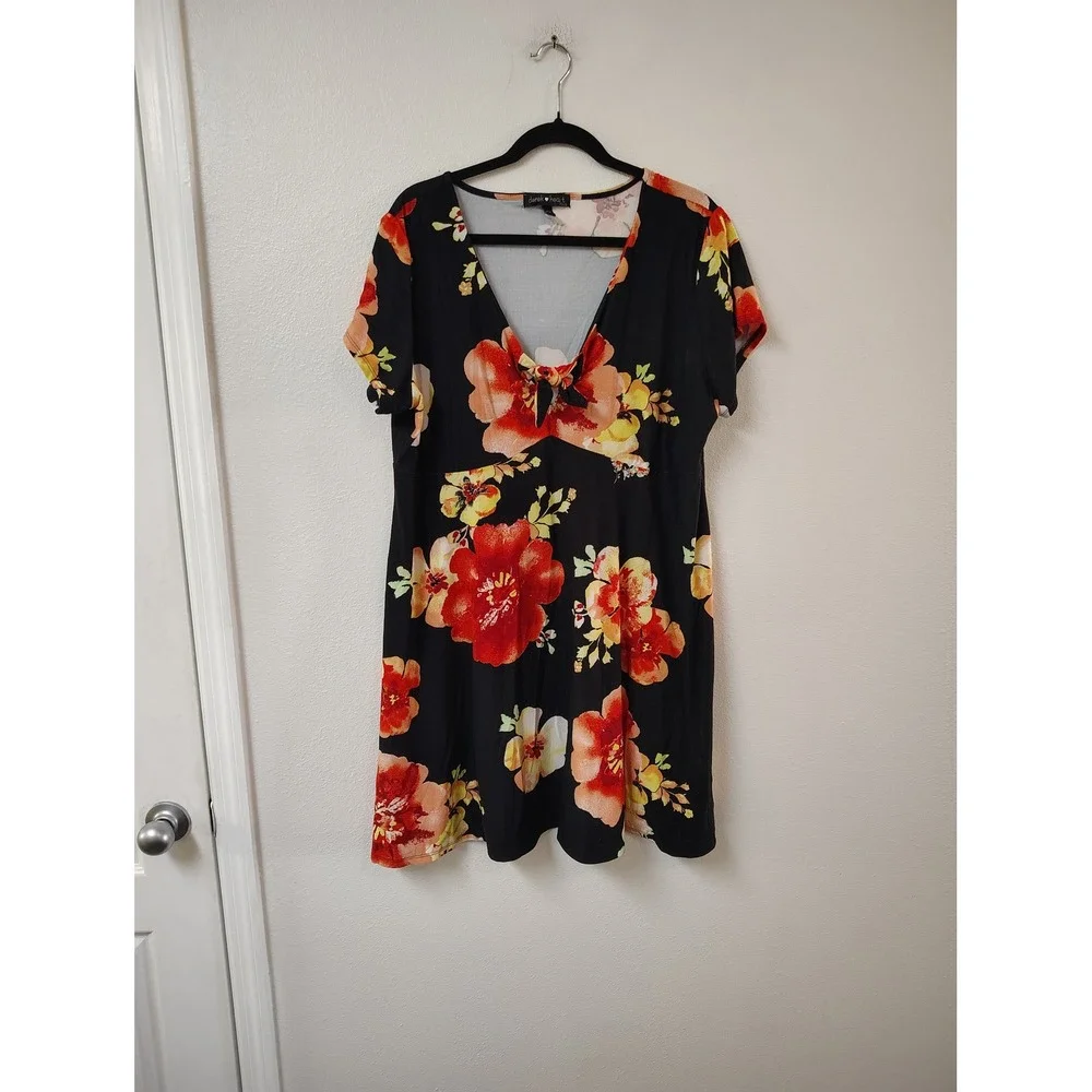 Derek Heart Plus 2X Floral V-Neck Mini Dress Black Red‎ Tropical Short Sleeve